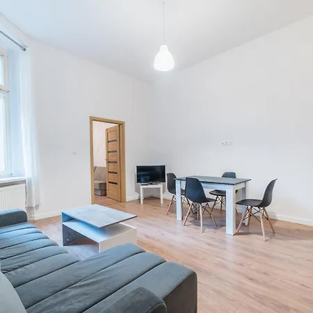 Heart Of By Bookinghost * ポズナン