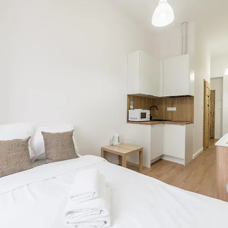 Heart Of By Bookinghost * Poznań