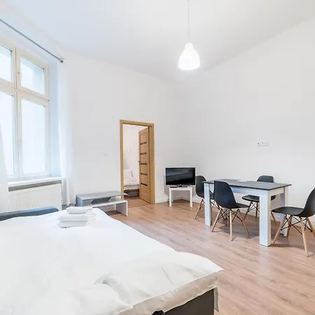 Heart Of By Bookinghost * Poznań