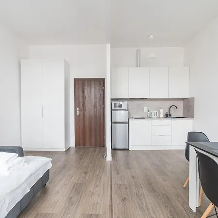 Heart Of By Bookinghost * Poznań