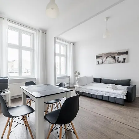 Heart Of By Bookinghost * Poznań