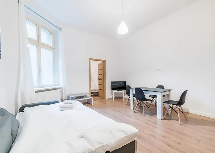 Heart Of By Bookinghost * Poznań